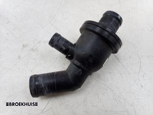 Gebruikte Thermostaathuis Renault Twingo III (AH) 1.0 SCe 75 12V Prijs € 25,00 Margeregeling aangeboden door Autobedrijf Broekhuis B.V.