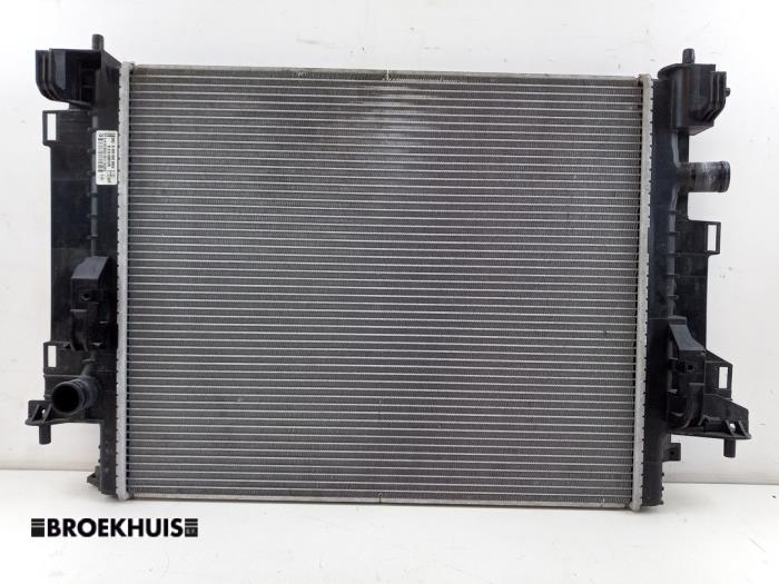 Gebruikte Radiateur Renault Twingo III (AH) 1.0 SCe 75 12V Prijs € 25,00 Margeregeling aangeboden door Autobedrijf Broekhuis B.V.