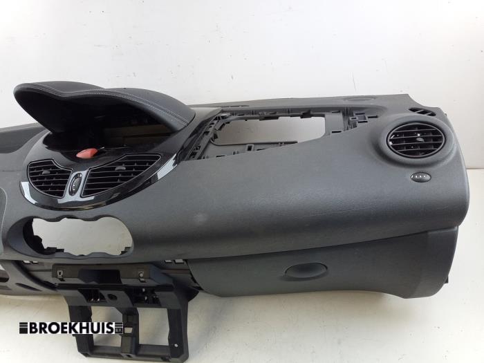 Dashboard van een Renault Twingo II (CN) 1.2 16V GT TCE eco2 2011