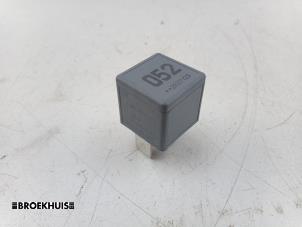 Gebruikte Relais Mercedes C (W205) C-300de 2.0 Turbo 16V Prijs € 10,00 Margeregeling aangeboden door Autobedrijf Broekhuis B.V.