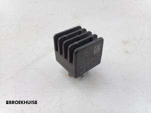 Gebruikte Relais Mercedes C (W205) C-300de 2.0 Turbo 16V Prijs € 75,00 Margeregeling aangeboden door Autobedrijf Broekhuis B.V.