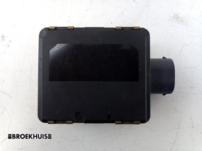 Radar sensor van een Mercedes-Benz C (W205) C-300de 2.0 Turbo 16V 2021