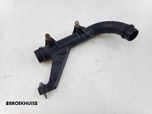 Gebruikte Koelwaterslang Mercedes C (W205) C-300de 2.0 Turbo 16V Prijs € 20,00 Margeregeling aangeboden door Autobedrijf Broekhuis B.V.