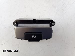 Gebruikte Handrem schakelaar Landrover Range Rover Sport (LW) 3.0 TDV6 Prijs € 25,00 Margeregeling aangeboden door Autobedrijf Broekhuis B.V.