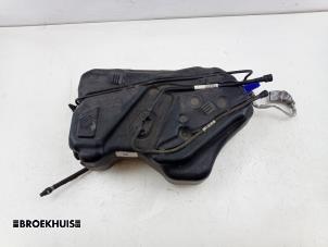 Gebruikte Adblue tank Landrover Range Rover Sport (LW) 3.0 TDV6 Prijs € 325,00 Margeregeling aangeboden door Autobedrijf Broekhuis B.V.