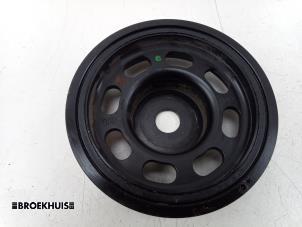 Gebruikte Poelie Krukas Skoda Octavia Combi (5EAC) 1.5 TSI Evo 16V Prijs € 30,00 Margeregeling aangeboden door Autobedrijf Broekhuis B.V.