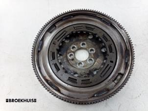 Gebruikte Vliegwiel Skoda Octavia Combi (5EAC) 1.5 TSI Evo 16V Prijs € 125,00 Margeregeling aangeboden door Autobedrijf Broekhuis B.V.
