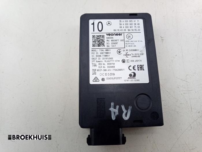 Radar sensor van een Mercedes-Benz EQA (N243) 250+ 71 kWh 2022