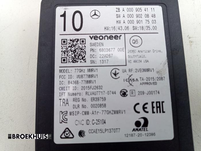 Radar sensor van een Mercedes-Benz EQA (N243) 250+ 71 kWh 2022