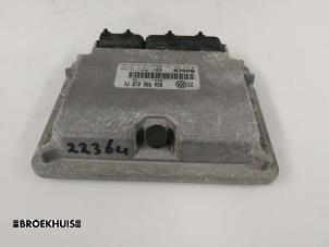 Inspuitcomputer van een Volkswagen Golf IV (1J1) 2.0 2000