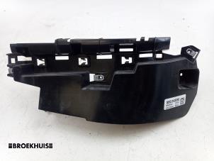 Gebruikte Koplampframe links Dodge 1500 Crew Cab (DS) 5.7 Hemi V8 4x4 Prijs € 48,40 Inclusief btw aangeboden door Autobedrijf Broekhuis B.V.