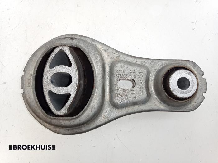 Gebruikte Motorsteun Renault Master III (EV/HV/UV/VA/VB/VD/VF/VG/VJ) 2.3 dCi 145 16V FWD Prijs € 24,20 Inclusief btw aangeboden door Autobedrijf Broekhuis B.V.