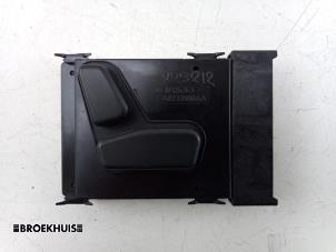 Gebruikte Stoelverstellings Schakelaar Dodge 1500 Crew Cab (DS) 5.7 Hemi V8 4x4 Prijs € 48,40 Inclusief btw aangeboden door Autobedrijf Broekhuis B.V.