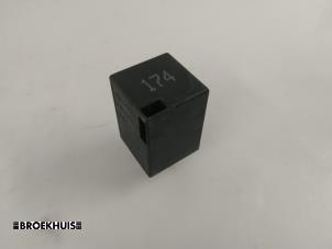 Gebruikte Relais Volkswagen Transporter/Caravelle T4 2.8 V6 24V Prijs € 10,00 Margeregeling aangeboden door Autobedrijf Broekhuis B.V.