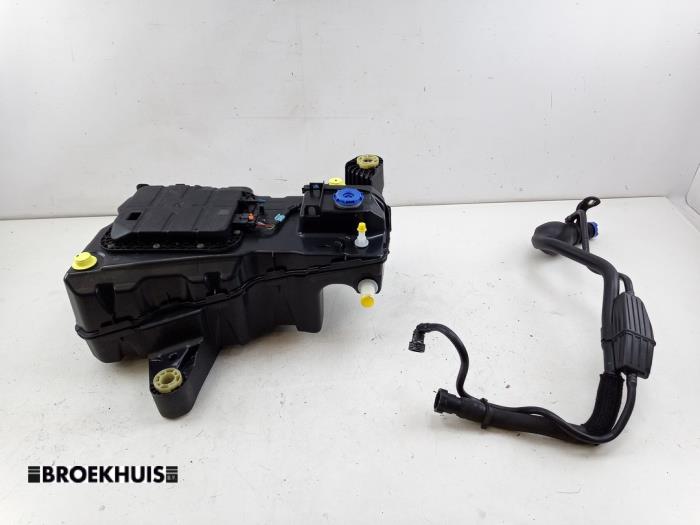 Gebruikte Ureumreservoir Peugeot Partner (EA//EF/EN/EU) 1.6 BlueHDi 100 Prijs € 423,50 Inclusief btw aangeboden door Autobedrijf Broekhuis B.V.