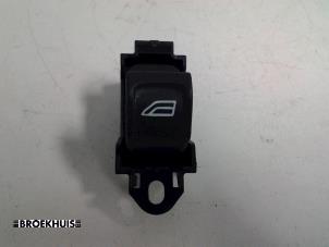 Gebruikte Raam schakelaar elektrisch Volvo XC70 (BZ) 3.2 24V AWD Prijs € 10,00 Margeregeling aangeboden door Autobedrijf Broekhuis B.V.