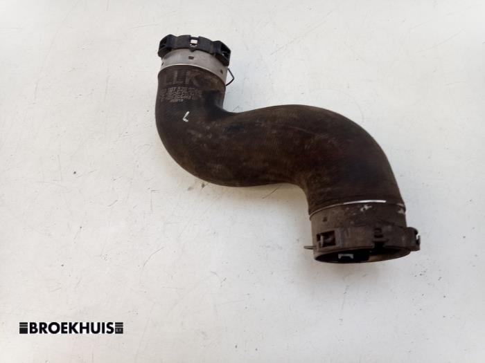 Gebruikte Intercooler Slang Mercedes Sprinter 3,5t (907.6/910.6) 311 CDI 2.1 D RWD Prijs € 36,30 Inclusief btw aangeboden door Autobedrijf Broekhuis B.V.