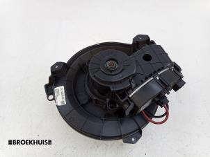 Gebruikte Chaufage Ventilatiemotor Mercedes Sprinter 3,5t (907.6/910.6) 311 CDI 2.1 D RWD Prijs € 48,40 Inclusief btw aangeboden door Autobedrijf Broekhuis B.V.