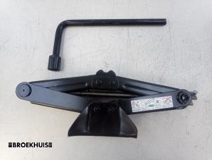 Gebruikte Krik Peugeot Partner (EA//EF/EN/EU) 1.6 BlueHDi 100 Prijs € 30,25 Inclusief btw aangeboden door Autobedrijf Broekhuis B.V.