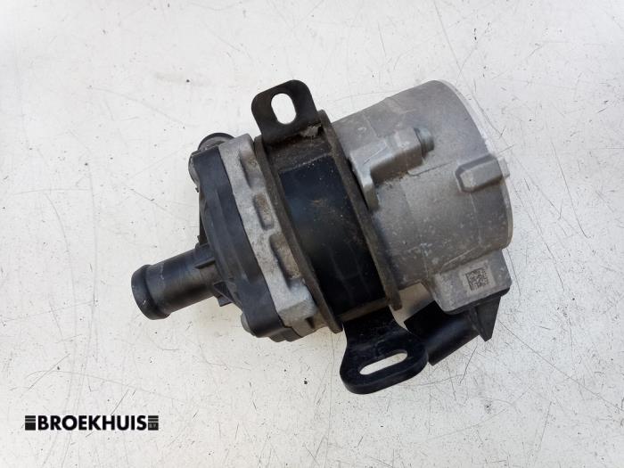 Gebruikte Waterpomp Audi e-tron (GEN) 55 quattro Prijs € 75,00 Margeregeling aangeboden door Autobedrijf Broekhuis B.V.