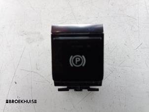 Gebruikte Handrem schakelaar Audi E-tron (GEN) 55 quattro Prijs € 20,00 Margeregeling aangeboden door Autobedrijf Broekhuis B.V.