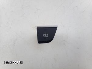 Gebruikte Handrem schakelaar Audi SQ5 (FYB/FYG) 3.0 TFSI V6 24V Prijs € 25,00 Margeregeling aangeboden door Autobedrijf Broekhuis B.V.