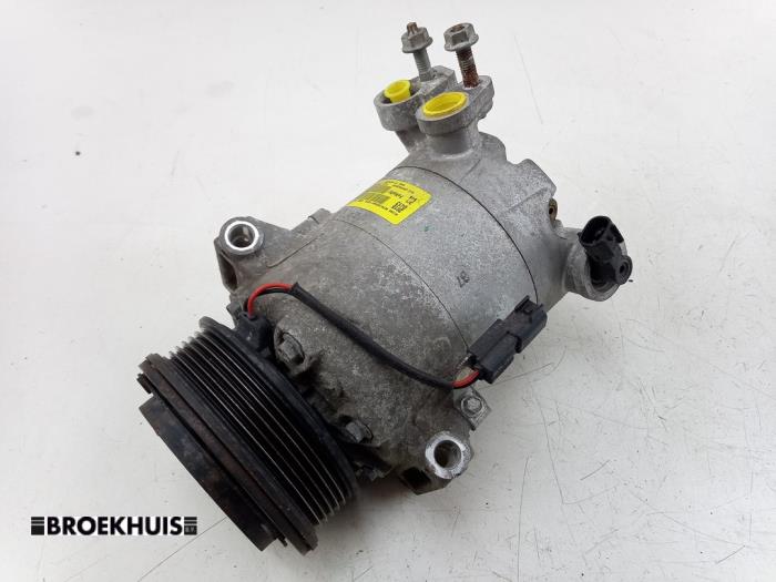 Gebruikte Aircopomp Ford C-Max (DXA) 1.0 Ti-VCT EcoBoost 12V 125 Prijs € 100,00 Margeregeling aangeboden door Autobedrijf Broekhuis B.V.