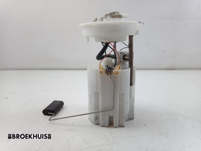 Gebruikte Tank element Pomp Ford C-Max (DXA) 1.0 Ti-VCT EcoBoost 12V 125 Prijs € 35,00 Margeregeling aangeboden door Autobedrijf Broekhuis B.V.