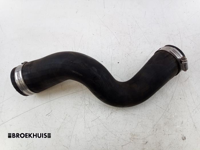 Gebruikte Intercooler Slang Ford C-Max (DXA) 1.0 Ti-VCT EcoBoost 12V 125 Prijs € 25,00 Margeregeling aangeboden door Autobedrijf Broekhuis B.V.
