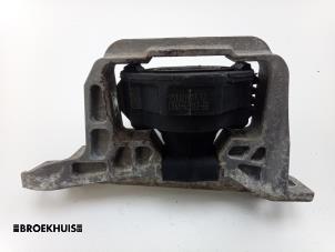 Gebruikte Motorsteun Ford C-Max (DXA) 1.0 Ti-VCT EcoBoost 12V 125 Prijs € 25,00 Margeregeling aangeboden door Autobedrijf Broekhuis B.V.