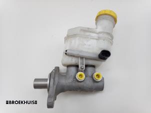 Gebruikte Hoofdremcilinder Fiat 500 (312) 1.2 Prijs € 20,00 Margeregeling aangeboden door Autobedrijf Broekhuis B.V.