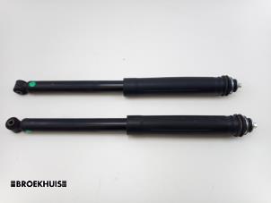 Gebruikte Schokdemper set Toyota Yaris III (P13) 1.5 16V Hybrid Prijs € 30,00 Margeregeling aangeboden door Autobedrijf Broekhuis B.V.