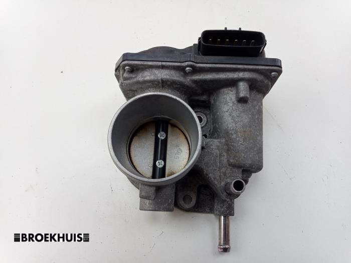 Gebruikte Gasklephuis Toyota Yaris III (P13) 1.5 16V Hybrid Prijs € 30,00 Margeregeling aangeboden door Autobedrijf Broekhuis B.V.
