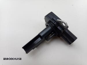 Gebruikte Luchtmassameter Toyota Yaris III (P13) 1.5 16V Hybrid Prijs € 15,00 Margeregeling aangeboden door Autobedrijf Broekhuis B.V.