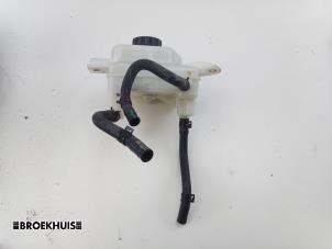 Gebruikte Remvloeistof reservoir Toyota Yaris III (P13) 1.5 16V Hybrid Prijs € 15,00 Margeregeling aangeboden door Autobedrijf Broekhuis B.V.