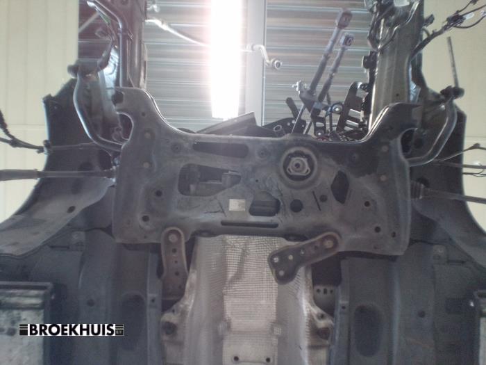 Gebruikte Subframe Seat Ateca (5FPX) 1.0 TSI 12V Prijs € 75,00 Margeregeling aangeboden door Autobedrijf Broekhuis B.V.
