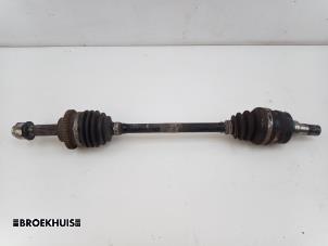 Gebruikte Aandrijfas links-voor Chevrolet Spark (M300) 1.2 16V Prijs € 25,00 Margeregeling aangeboden door Autobedrijf Broekhuis B.V.