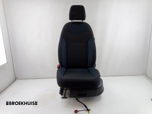Gebruikte Stoel links Seat Ateca (5FPX) 1.0 TSI 12V Prijs € 250,00 Margeregeling aangeboden door Autobedrijf Broekhuis B.V.
