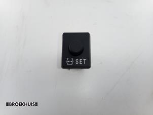 Gebruikte Bandenspanning schakelaar Toyota Yaris III (P13) 1.5 16V Hybrid Prijs € 15,00 Margeregeling aangeboden door Autobedrijf Broekhuis B.V.