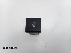 Gebruikte Schakelaar (diversen) Toyota Yaris III (P13) 1.5 16V Hybrid Prijs € 10,00 Margeregeling aangeboden door Autobedrijf Broekhuis B.V.