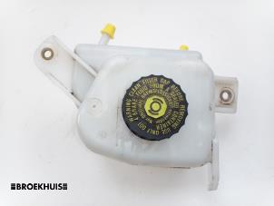 Gebruikte Remvloeistof reservoir Toyota Yaris III (P13) 1.5 16V Hybrid Prijs € 15,00 Margeregeling aangeboden door Autobedrijf Broekhuis B.V.