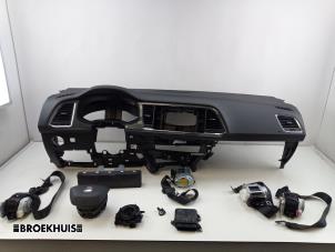 Gebruikte Airbag set + dashboard Seat Ateca (5FPX) 1.0 TSI 12V Prijs € 1.250,00 Margeregeling aangeboden door Autobedrijf Broekhuis B.V.