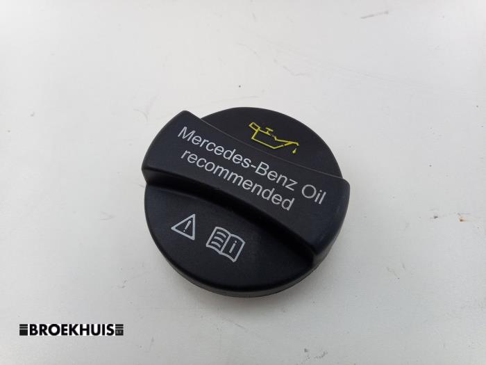 Gebruikte Oliedop Mercedes E (C238) E-200 EQ Boost 2.0 Turbo 16V Prijs € 5,00 Margeregeling aangeboden door Autobedrijf Broekhuis B.V.