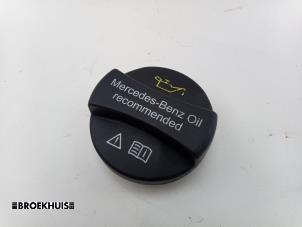 Gebruikte Oliedop Mercedes E (C238) E-200 EQ Boost 2.0 Turbo 16V Prijs € 5,00 Margeregeling aangeboden door Autobedrijf Broekhuis B.V.