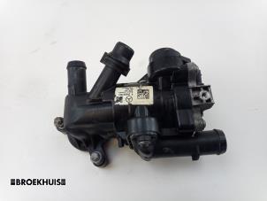 Gebruikte Thermostaathuis Mercedes E (C238) E-200 EQ Boost 2.0 Turbo 16V Prijs € 80,00 Margeregeling aangeboden door Autobedrijf Broekhuis B.V.