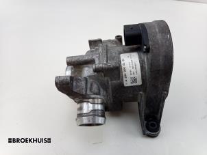 Gebruikte Waterpomp Mercedes E (C238) E-200 EQ Boost 2.0 Turbo 16V Prijs € 60,00 Margeregeling aangeboden door Autobedrijf Broekhuis B.V.