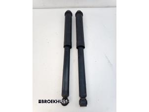 Gebruikte Schokdemper set Toyota Yaris III (P13) 1.5 16V Hybrid Prijs € 30,00 Margeregeling aangeboden door Autobedrijf Broekhuis B.V.