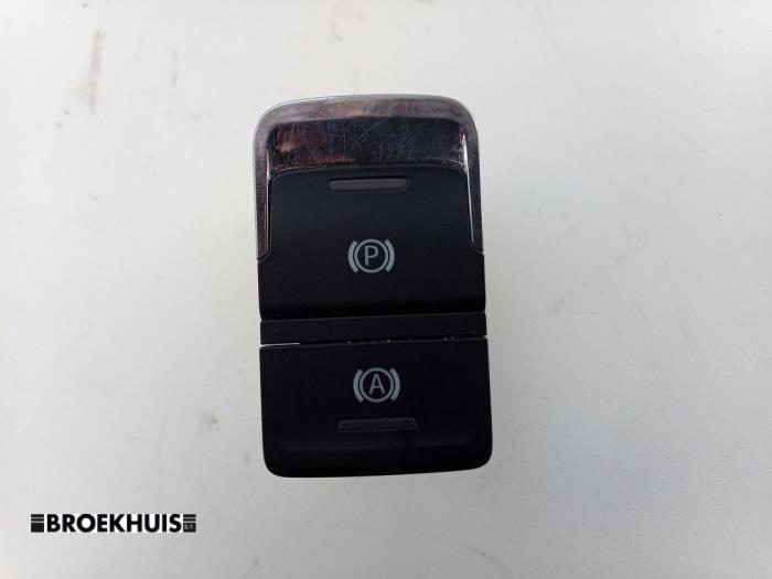 Gebruikte Handrem schakelaar Seat Ateca (5FPX) 1.0 TSI 12V Prijs € 15,00 Margeregeling aangeboden door Autobedrijf Broekhuis B.V.