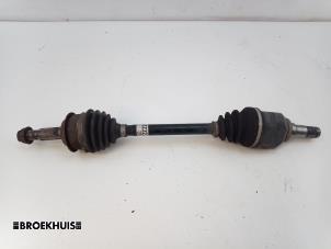 Gebruikte Aandrijfas links-voor Toyota Yaris III (P13) 1.5 16V Hybrid Prijs € 90,00 Margeregeling aangeboden door Autobedrijf Broekhuis B.V.