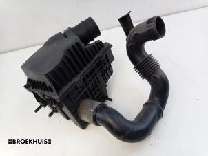 Gebruikte Luchtfilterhuis Renault Master III (MA/MB/MC/MD/MH/MF/MG/MH) 2.3 dCi 135 16V FWD Prijs € 42,35 Inclusief btw aangeboden door Autobedrijf Broekhuis B.V.